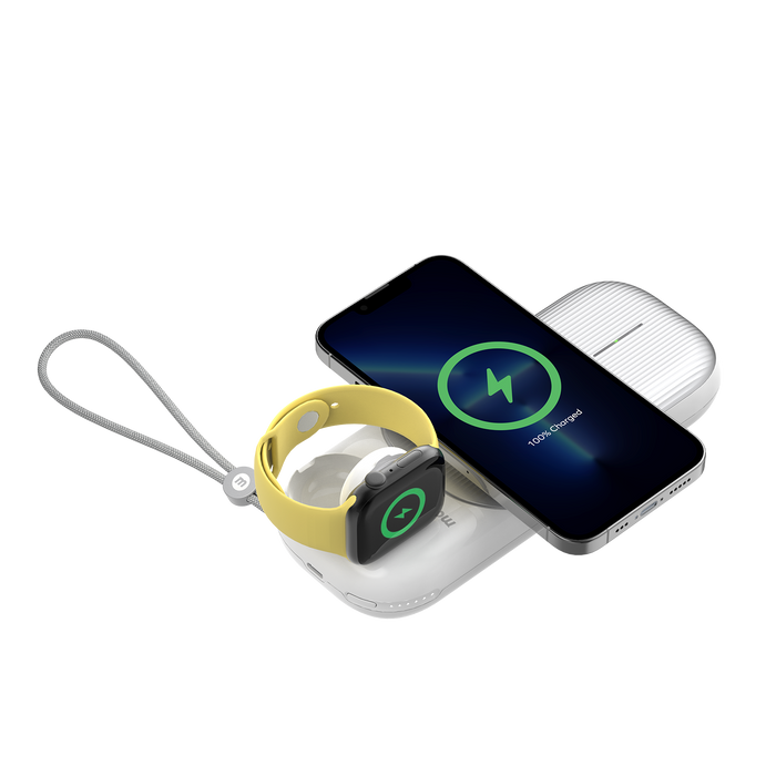 Pin sạc dự phòng Momax Airbox Go sạc cùng lúc iPhone và Apple Watch